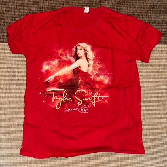Taylor Swift Tops - Taylor Swift’s “Speak Now” Tour Tee Size M